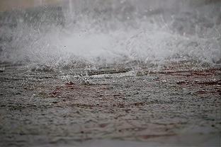 记者：受极端天气影响，博阿基耶、康瓜等海牛主力昨晚才回青岛